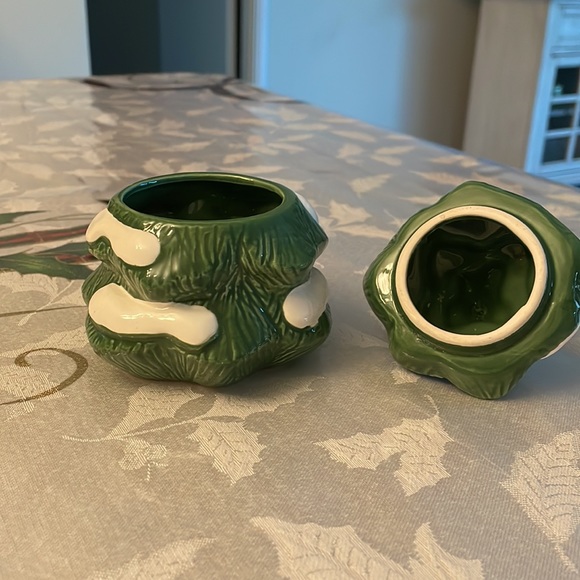 Christmas Sugar and Creamer Fine Ceramic Set. - Picture 9 of 13